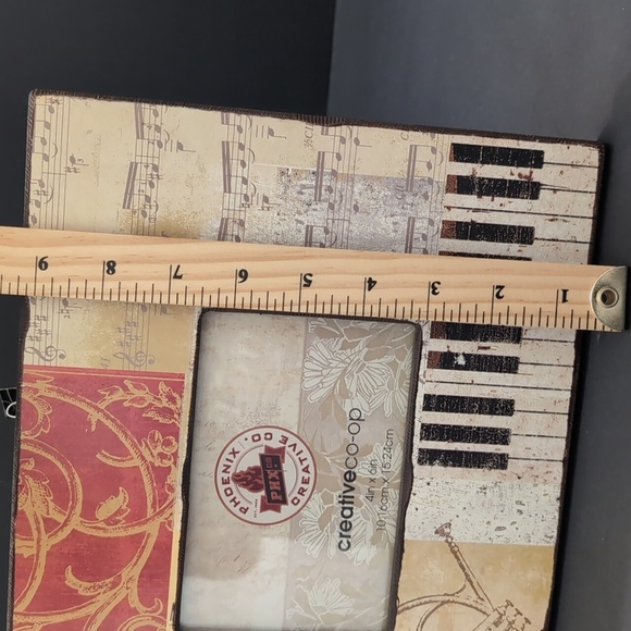 NWT, Pheonix Creative Co-op 4×6 MDF Instrument/Music Notes Designed Frame. - Picture 9 of 9